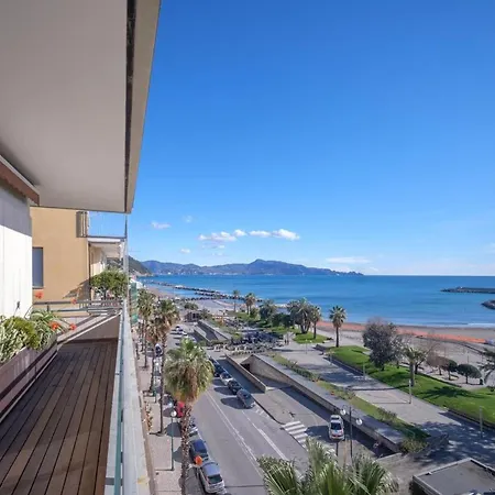 Modern Penthouse With A Terrace And Wonderful Sea Views Tatil Evi