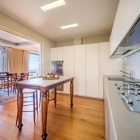 Σπίτι διακοπών Modern Penthouse With A Terrace And Wonderful Sea Views *
